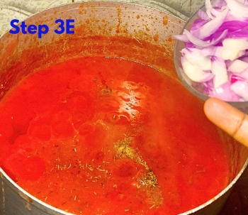 Adding Sliced Onions to Oil-less Tomato Stew