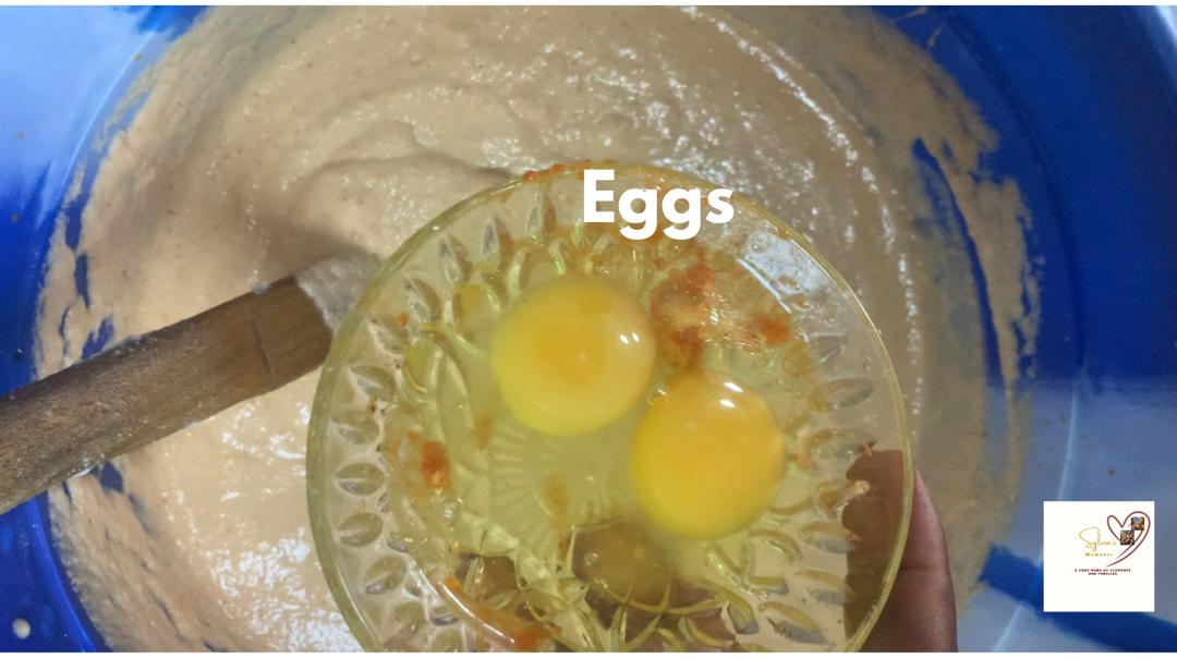 Adding-Eggs-to-Moi-Moi-MIXTURE