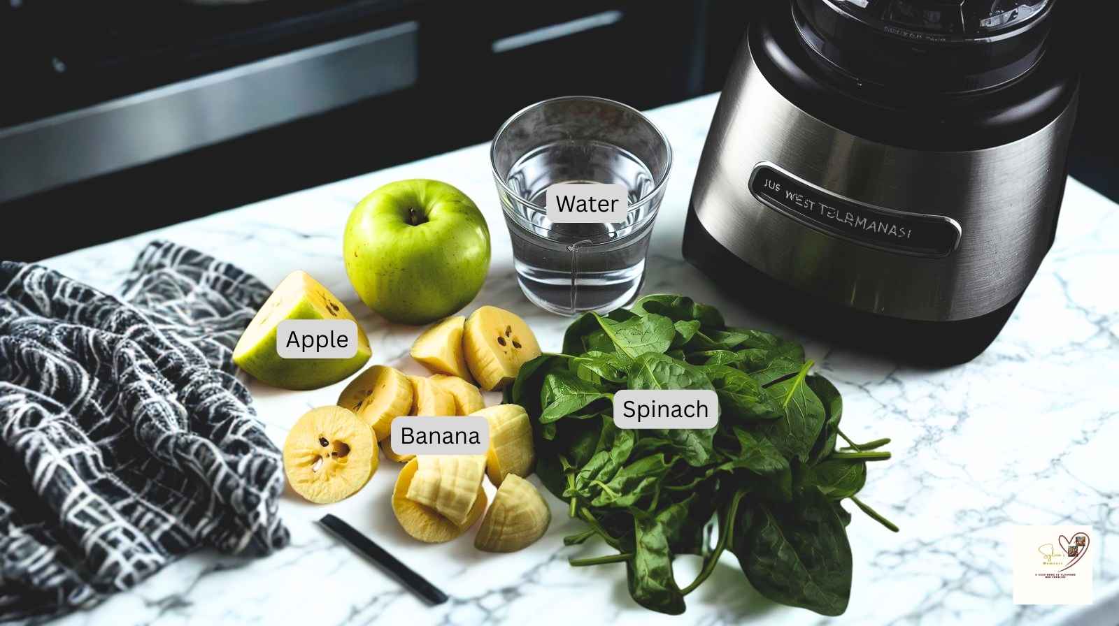 Healthy-Smoothies-Kids-Can-Blend-or-Mix-Ingredients-for-kids-Green-Apple-Smoothie
