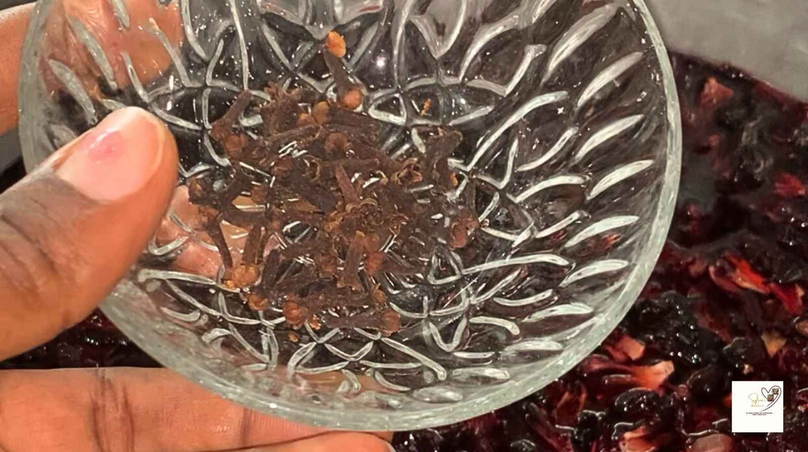 Adding-bulb-of-cloves