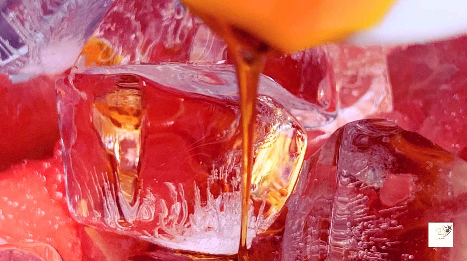  Adding-honey-to-the-drink