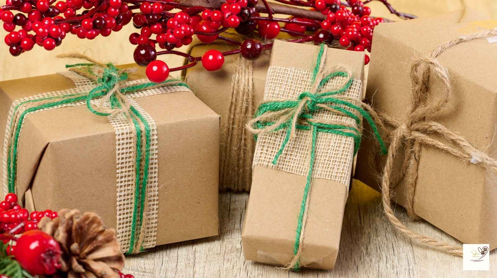 CHRISTMAS-PRESENTS-TIED-IN-JUTE