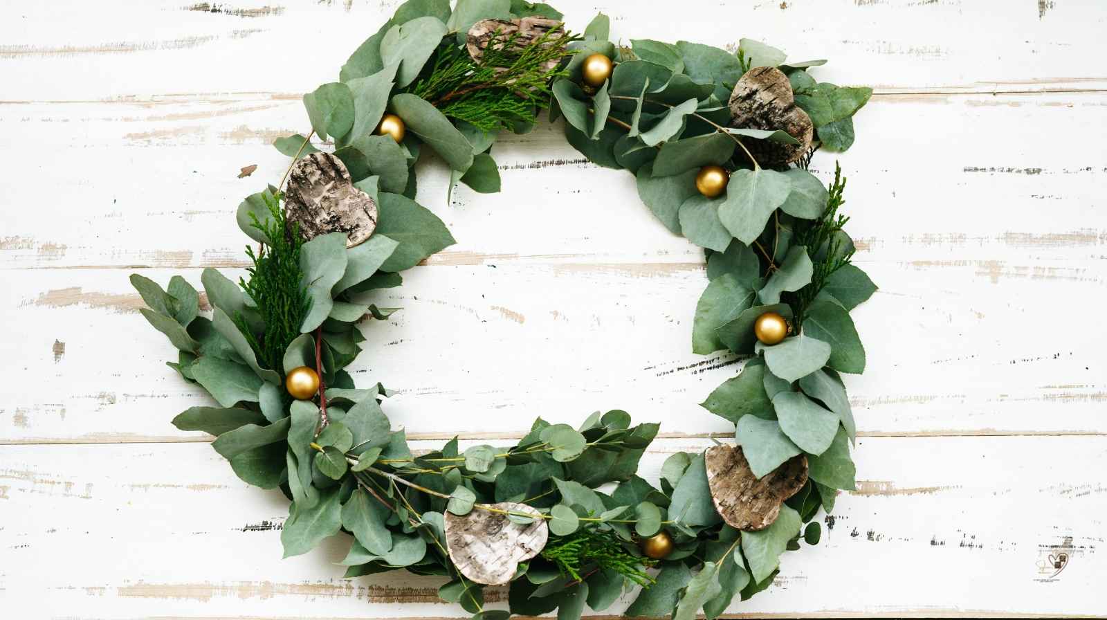  10-Easy-DIY-Christmas-Crafts-Using -Nature-Eucalypus