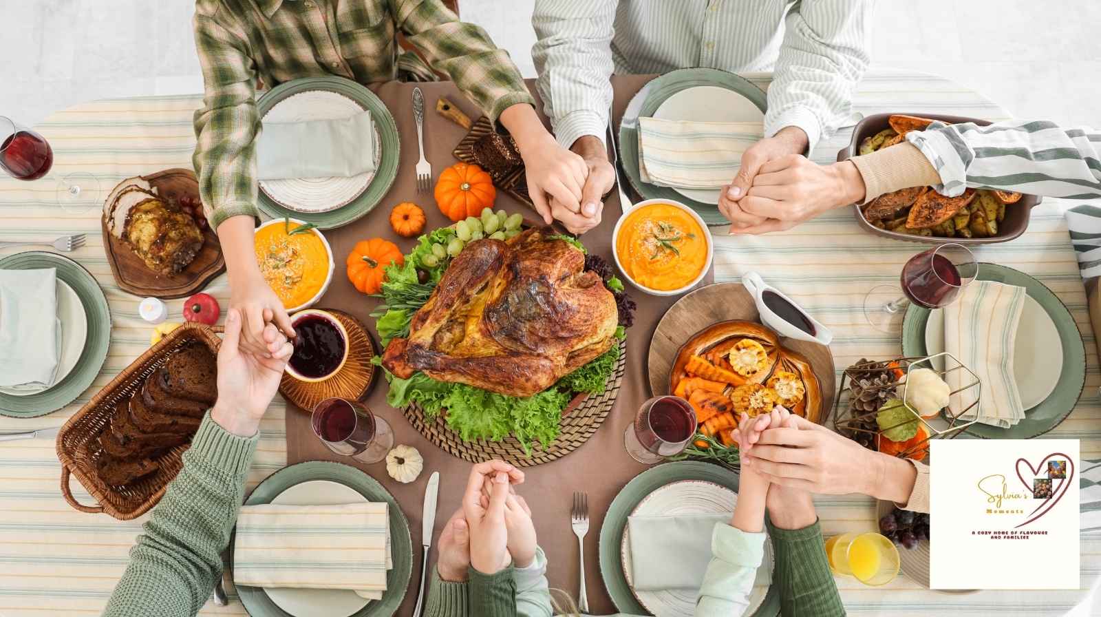  kids-in-thanksgiving-holding-hands.