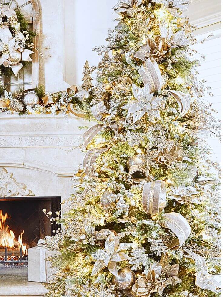 10-Creative-Christmas-Tree-Themes-Glam-Gold-Champagne-Tree-