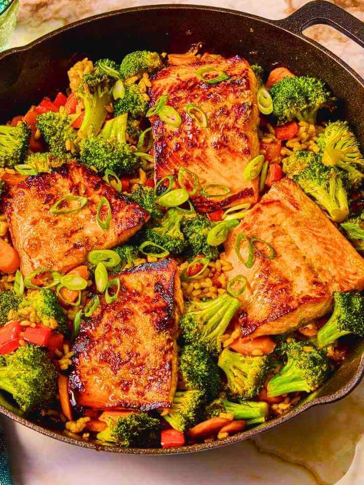 Honey-Garlic-Salmon-with-Veggies