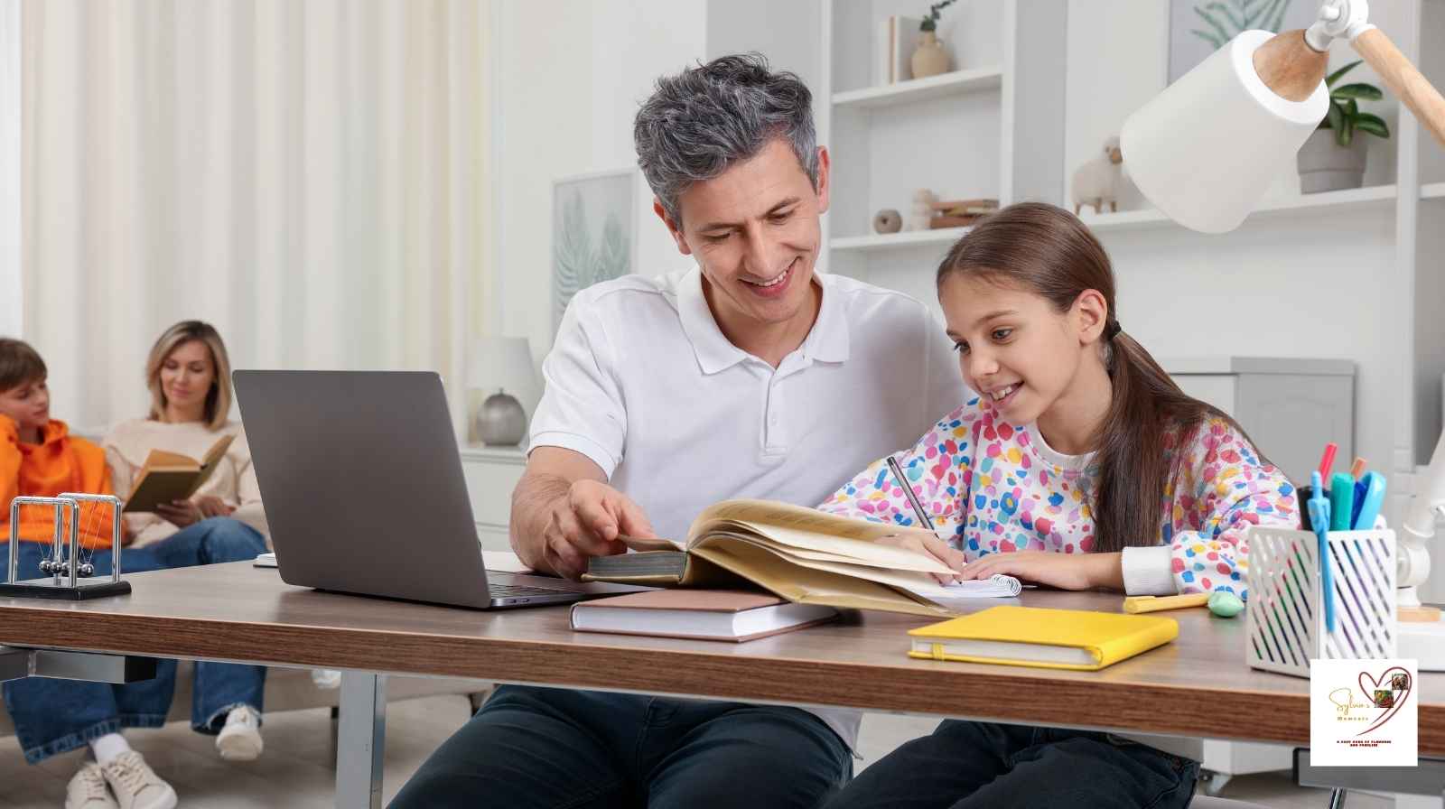 PARENTS-WORKING-TOGETHER-WITH-CHILDREN-TO-ENSURE-INTERNET-SAFETY.