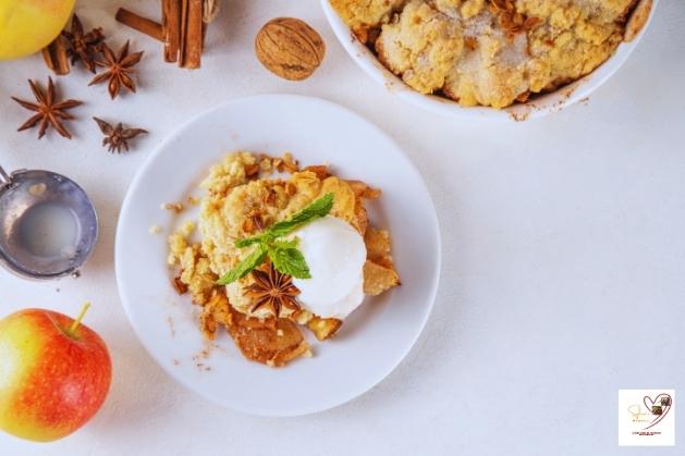 Cozy-Recipes-to-Make-on-Cold-Winter-Nights-Baked-Apple-Crisp.