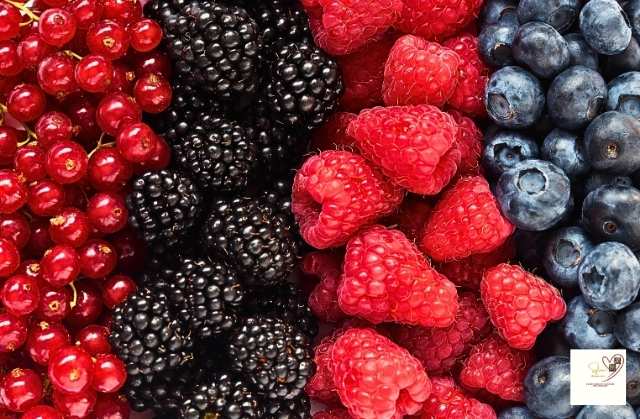 Berries-Mosaic-Fruit-Board.j
