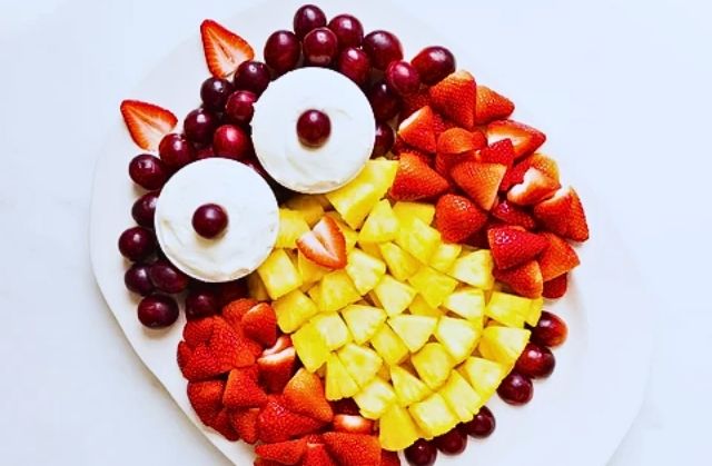 15-Fruit-Platter-Ideas-for-Parties-That-Will-Wow-Your-Guests-Children-fruit-platter