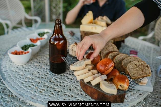 DIY-Valentine-Charcuterie-Picnic-15-Indoor-Picnic-Ideas-for-Valentines-Day