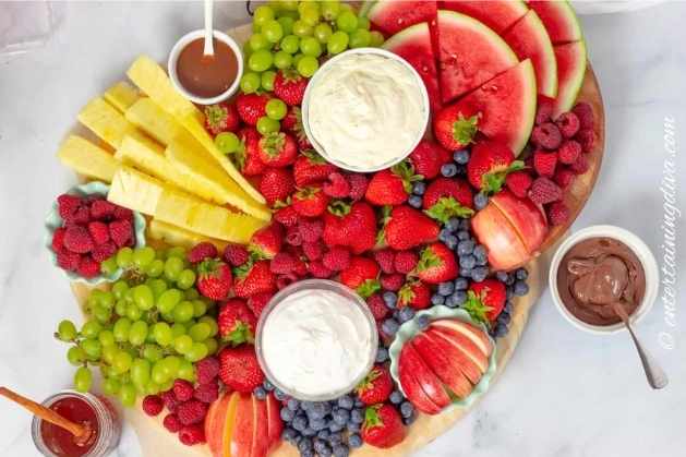 Dessert-Style-Fruit-Platter-With-Dips