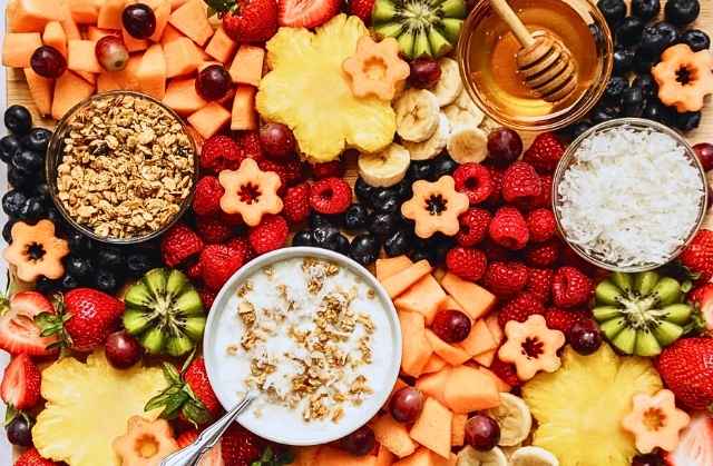 15-Fruit-Platter-Ideas-for-Parties-That-Will-Wow-Your-Guests-Fruit-Charcuterie-Board