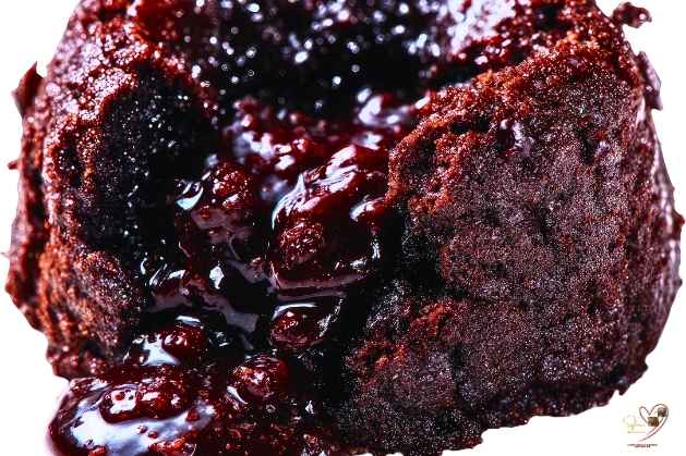 Cozy-Recipes-to-Make-on-Cold-Winter-Nights-molten-Chocolate-Lava-Cake