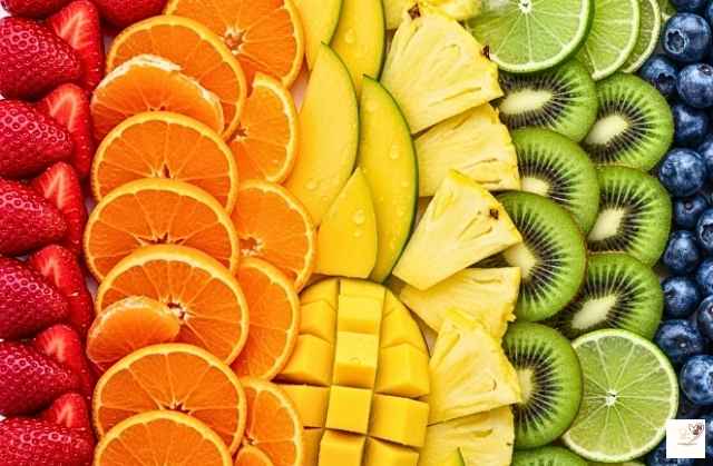 15-Fruit-Platter-Ideas-for-Parties-That-Will-Wow-Your-Guests-Rainbow-Fruit-Platter
