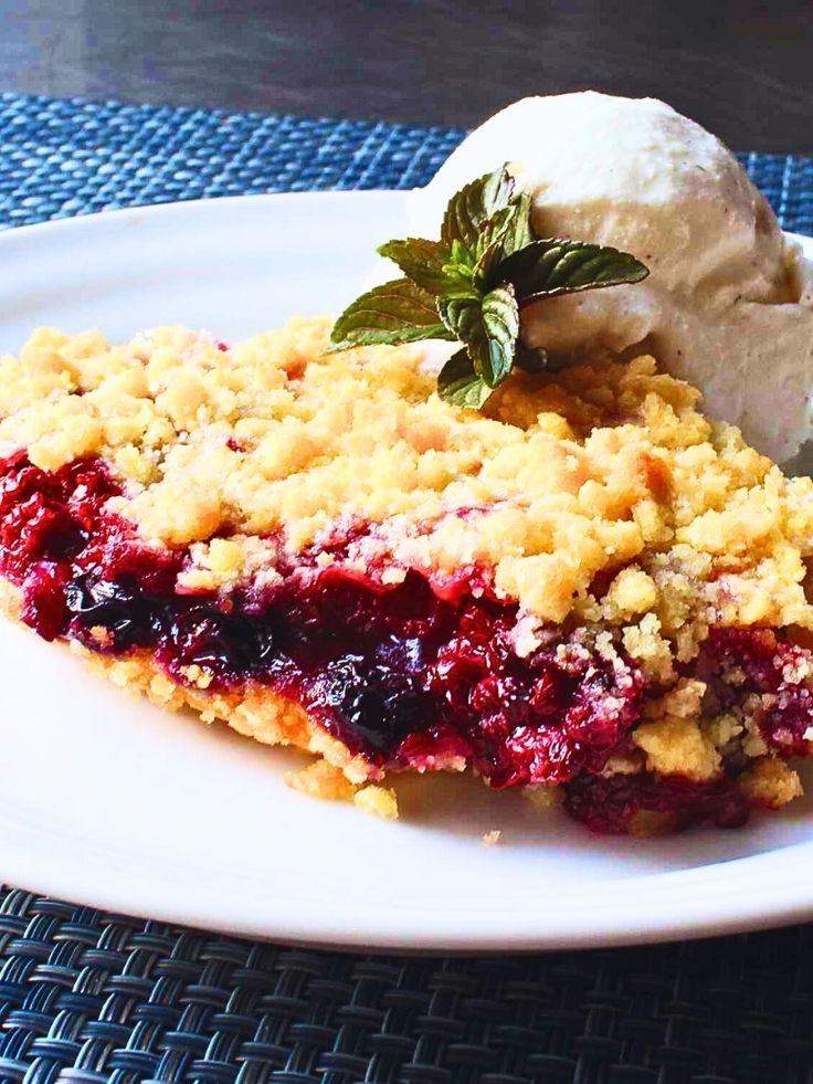 Strawberry-Crumble-or-Strawberry-Cobbler-with-Ice-Cream.