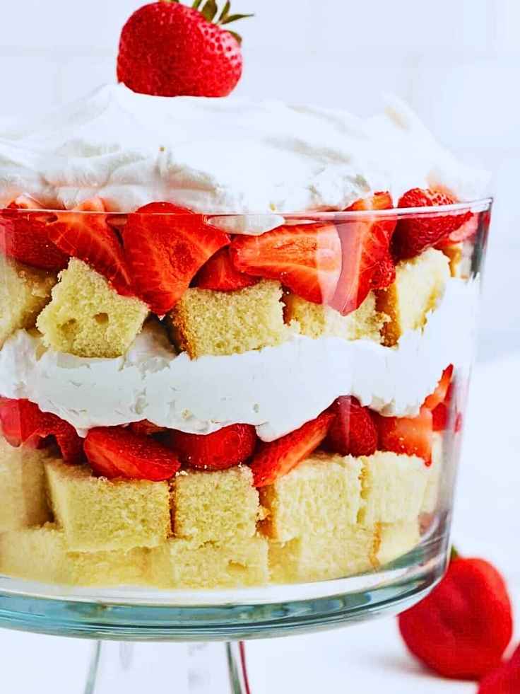 20-Valentine-Strawberry-Dessert-Recipes-Strawberry-Shortcake-Cups-or-Parfaits