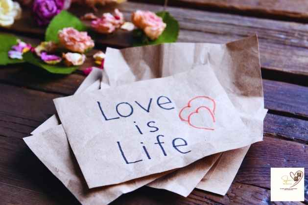 Handwritten-love-note-with-flowers.