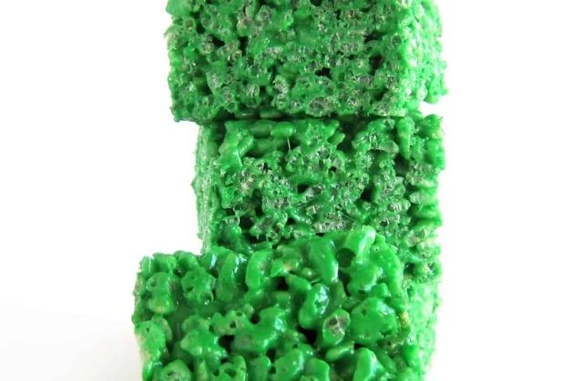 Green-Rice-Krispie-Treats-15-Fun-Green-St.-Patrick’s-Day-Dessert-Ideas