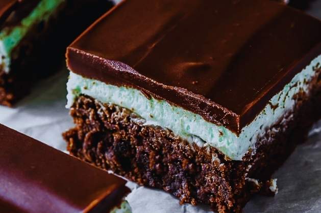 Mint-Chocolate-Brownies-15-Fun-Green-St.-Patrick’s-Day-Dessert-Ideas