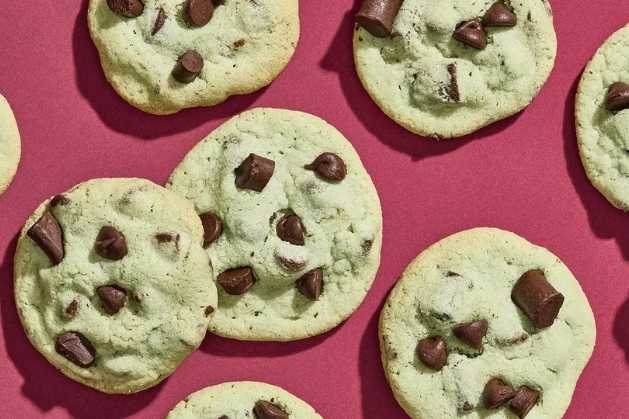 Mint-Chocolate-Chip-Cookies-15-Fun-Green-St.-Patrick’s-Day-Dessert-Ideas