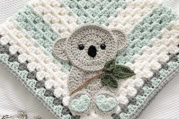 HANDMADE-BABY-BLANKE-26-DIY-Baby-Shower-Gifts:-Best-Nesting-Gifts-Every-Mom-Will-Love