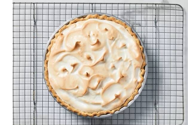 Lemon-Meringue-Pie-25-Spring-Easter-Desserts-Ideas