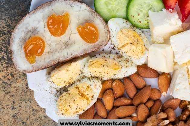 Mini-Snack-Bowl-20-Quick-and-Easy-Lunch-Ideas-for-Busy-Moms