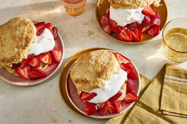 Strawberry-Shortcake-25-Spring-Easter-Desserts-Ideas