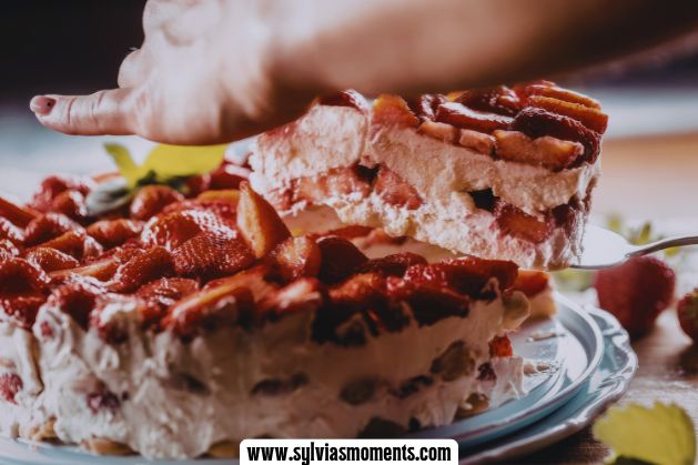 Berry-Icebox-Cake-20-Easy-4th-of-July-Dessert-Ideas