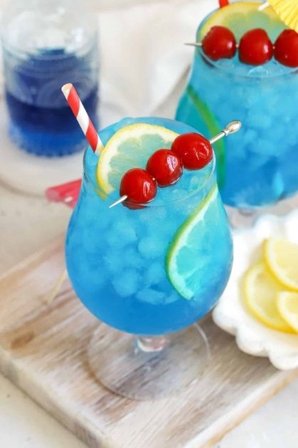 Blue-Lemonade-Fizz-10-Red-White-and-Blue-Drinks-for-Your-4th-of-July 