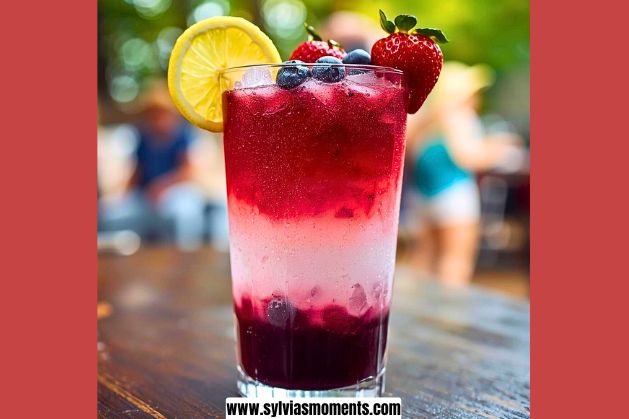 Layered-Berry-Lemonade-10-Red-White-and-Blue-Drinks-for-Your-4th-of-July Celebration