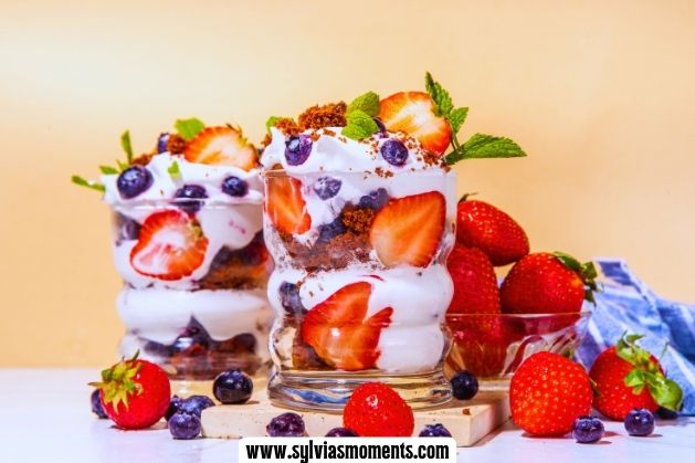 Patriotic-Berry-Parfaits-20-Easy-4th-of-July-Dessert-Ideas