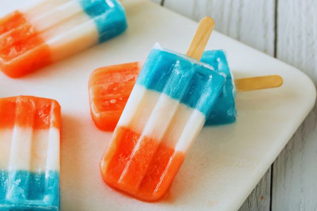 Red-White-and-Blue-Popsicles-20-Easy-4th-of-July-Dessert-Ideas