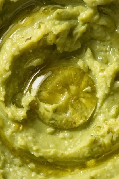 Avocado-Hair-Mask-Mashed-avocado-with-olive-oil