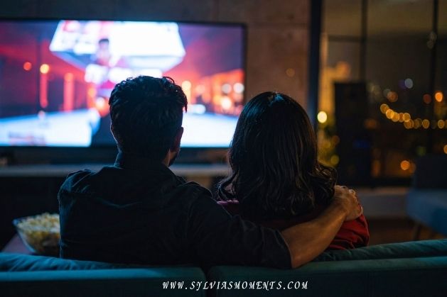 DATE-NIGHT-AT-HOME-30-anniversary-ideas-for-couples-with-kids-realistic-simple-actually-romantic