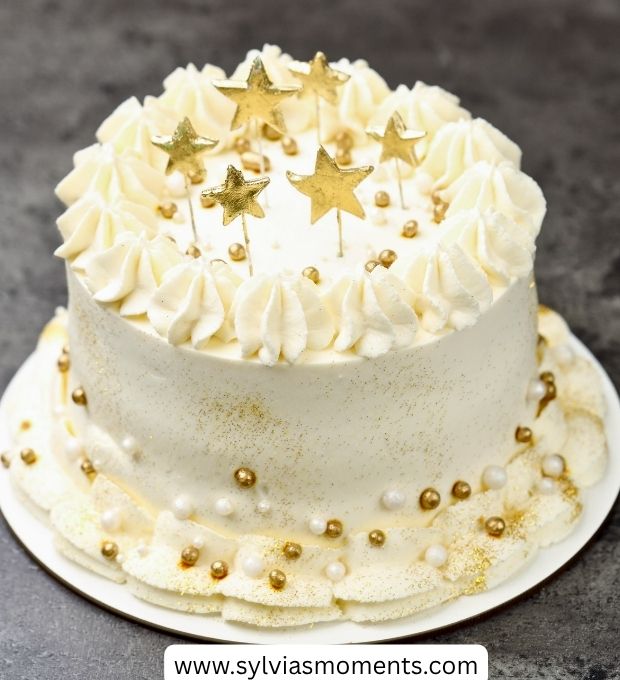 Minimalist-White-Cake