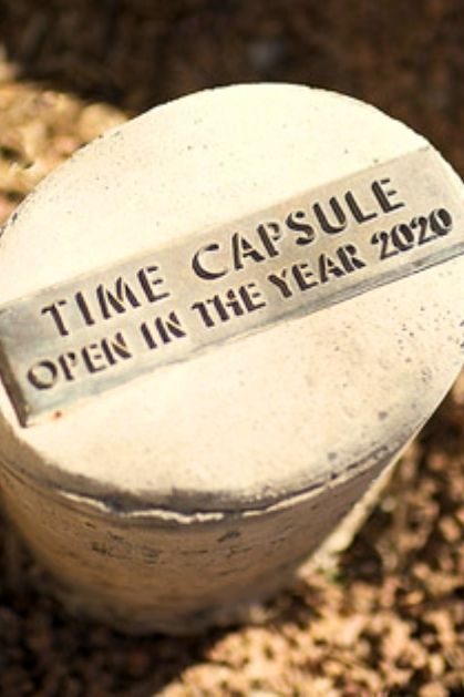 COUPLE-anniversary-Time-Capsule.