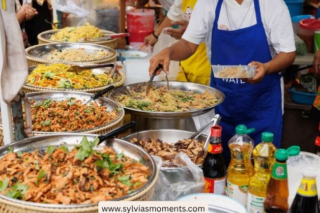 couple-on-food-festival.