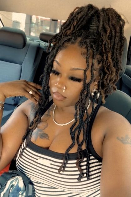 High-Ponytail-with-Long-Flowing-Locs.