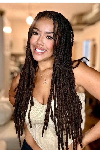 Minimalist-Straight-Loc-Look.