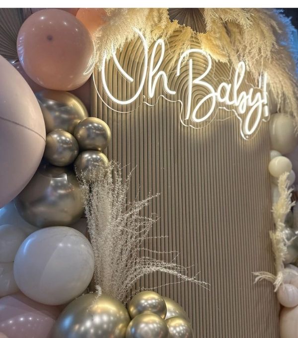 baby-shower-lightening-design-20-Baby-Shower-Ideas-for-Small-Apartments.
