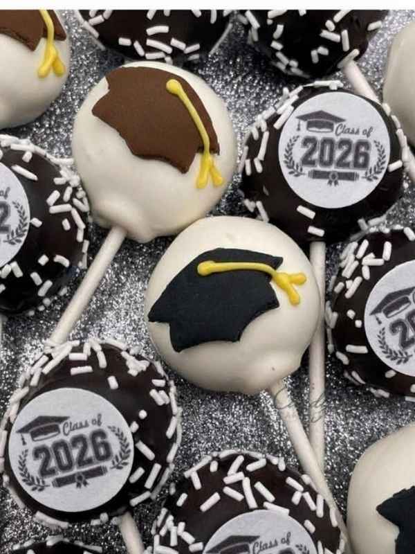 class-of-2026-cake-pops