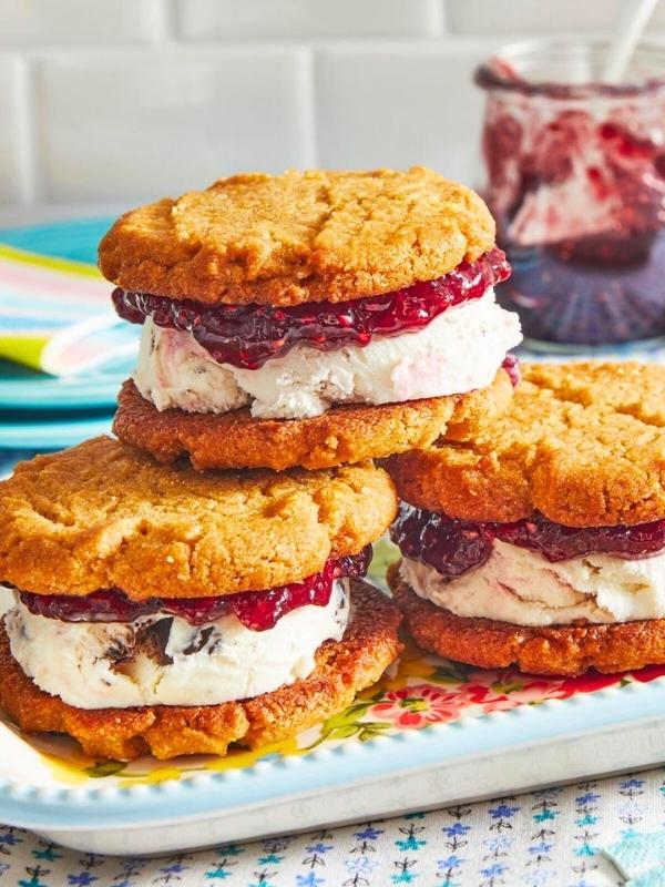 Cookie-21-Cute-Graduation-Party-Desserts-Everyone-Will-Want-at-the-Party.