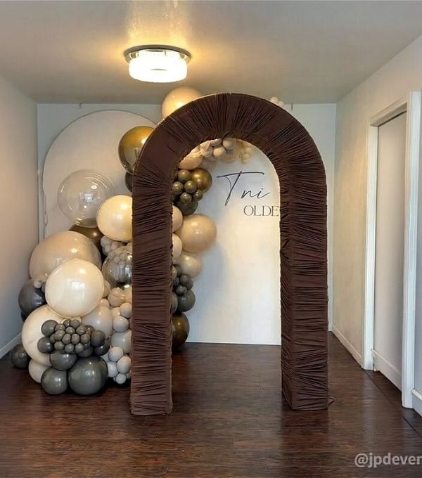 photo-booth-for-baby-shower-20-Baby-Shower-Ideas-for-Small-Apartments.