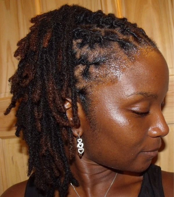 half-up.half-down-loc-20-Summer-Loc-Styles-That-Stay-Neat-in-Humidity-Easy-Protective-Vacation-Ready.